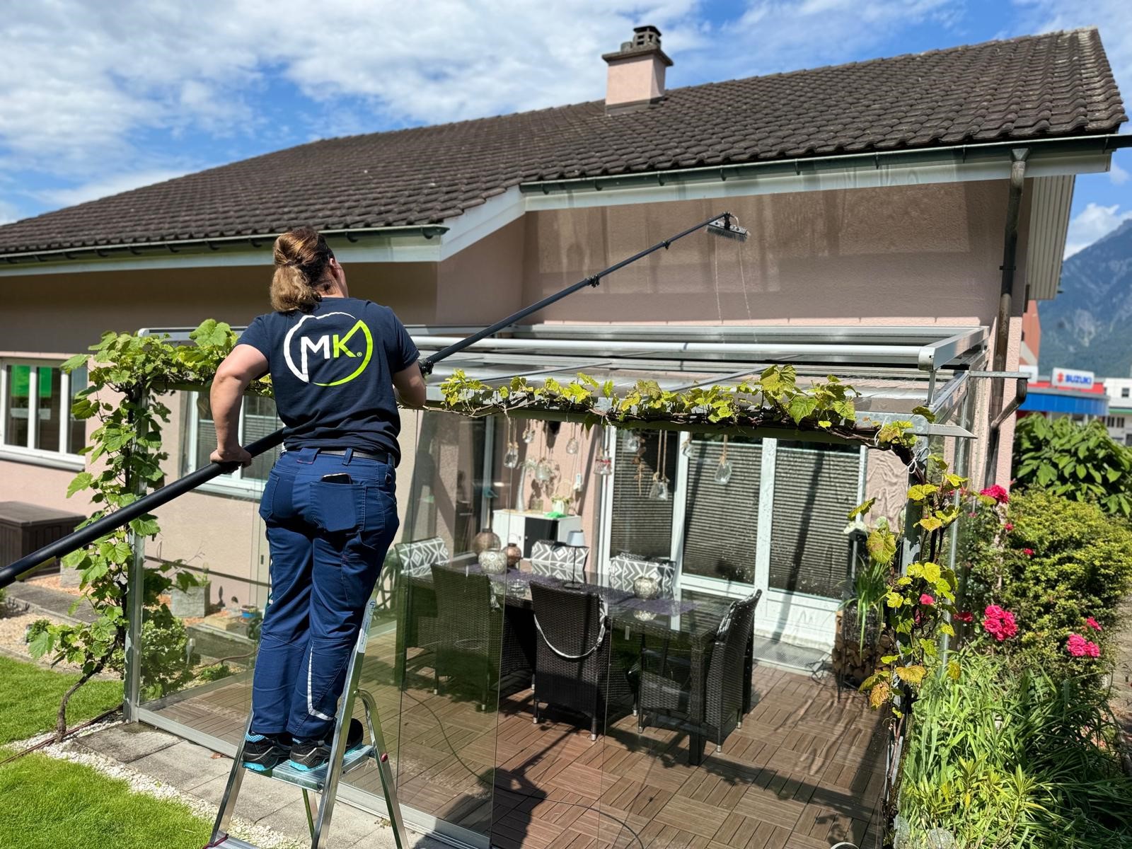 Fachmännische Fensterreinigung für den perfekten Frühjahrsputz.